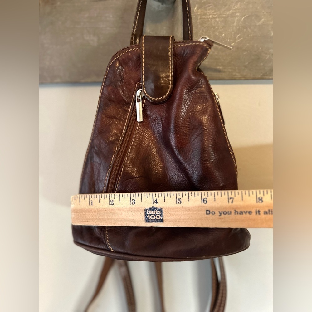 Convertible leather backpack - Picture 5 of 16